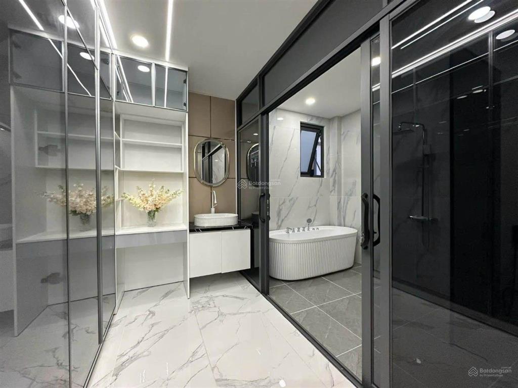Nhà ngay kdc sài gòn mới  full nội thất smart home hẻm xe hơi 6m huỳnh tấn phát.
chỉ 7 tỷ hơn