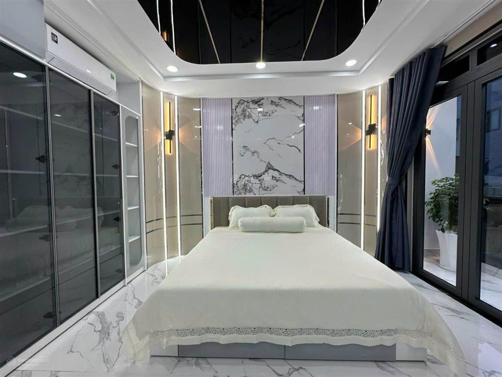 Nhà ngay kdc sài gòn mới  full nội thất smart home hẻm xe hơi 6m huỳnh tấn phát.
chỉ 7 tỷ hơn