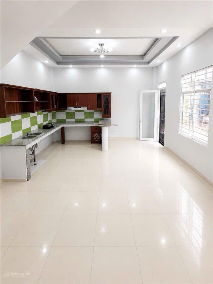 Giảm 400 triệu chỉ còn 7,99 t.ỷ (tl). nhà cạnh phú mỹ hưng, dt ngang 5 hiếm. hẻm ô tô tránh nhau.
