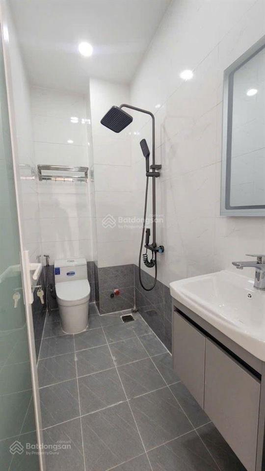 Nhà đẹp 5pn  đường xe hơi  cách phú mỹ hưng 10 phút, 66m2, chưa đến 7 tỉ