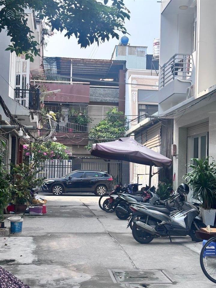 Nhà đẹp 5pn  đường xe hơi  cách phú mỹ hưng 10 phút, 66m2, chưa đến 7 tỉ