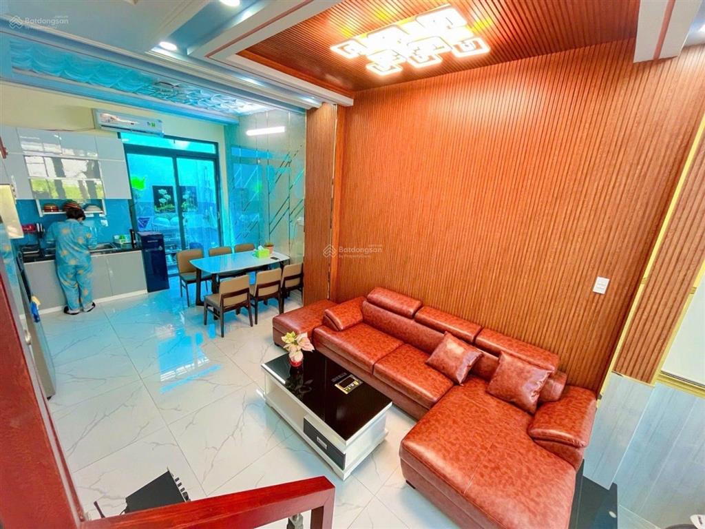 Nhà đẹp 4t, hxh 8m kdc thesun 4pn, sổ hồng hoàn công. nhỉnh 6 tỏi