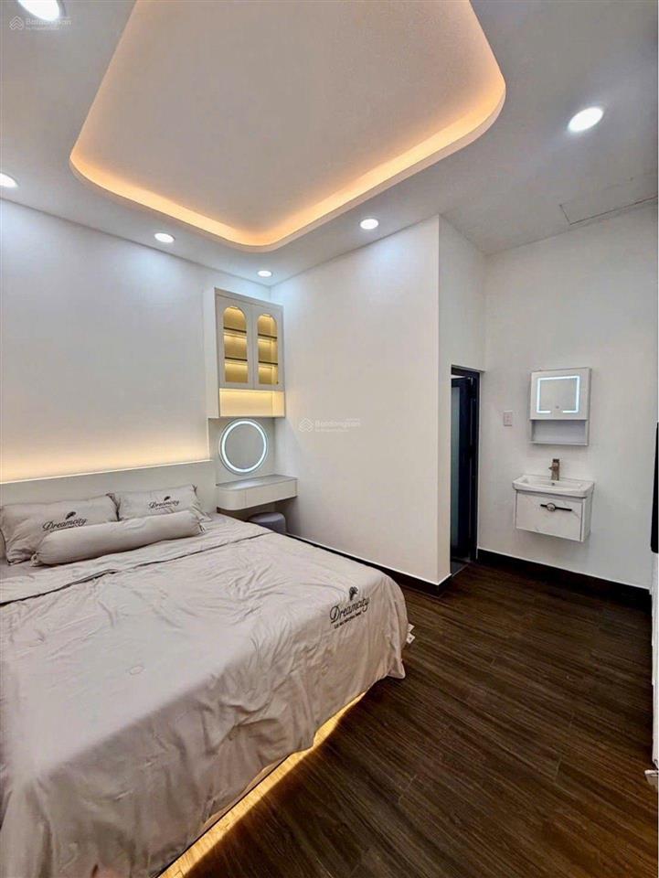 Nhà mới tinh full nội thất xe hơi đỗ cửa chỉ 5,69 tỷ kế q7, qua pmh chỉ 5 phút. nhà 58m2
