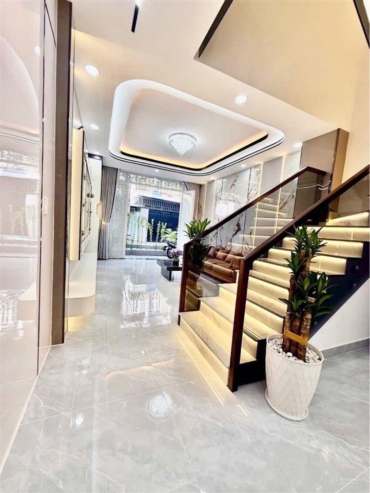 Nhà mới tinh full nội thất xe hơi đỗ cửa chỉ 5,69 tỷ kế q7, qua pmh chỉ 5 phút. nhà 58m2