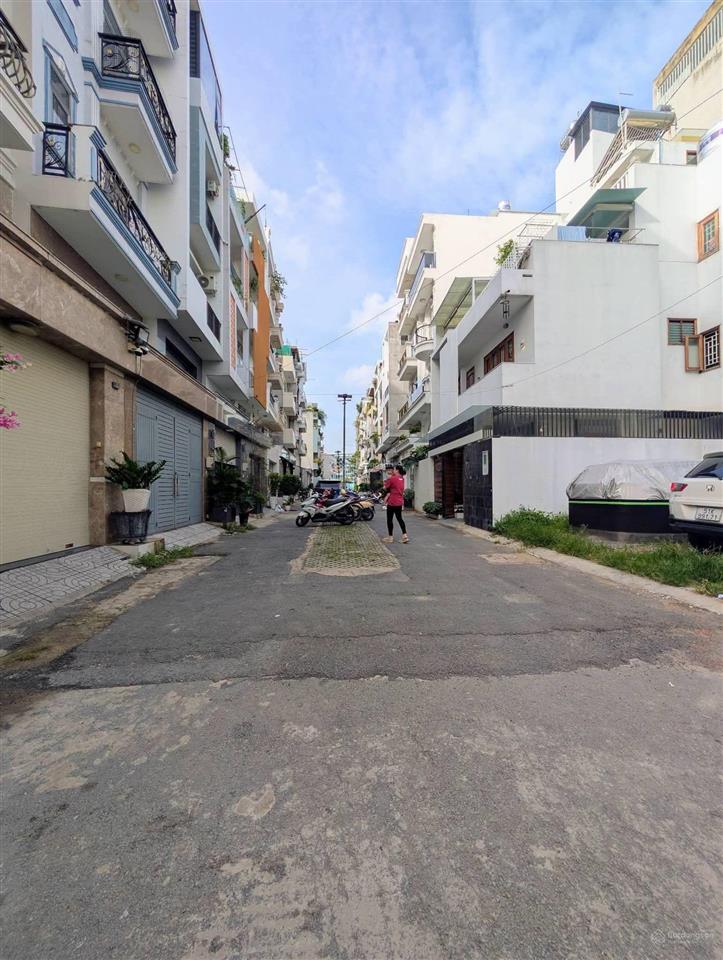Nhà 104m2 hẻm xe hơi ngay sài gòn mới huỳnh tấn phát, nhà bè.
nhỉnh 5 tỷ xíu