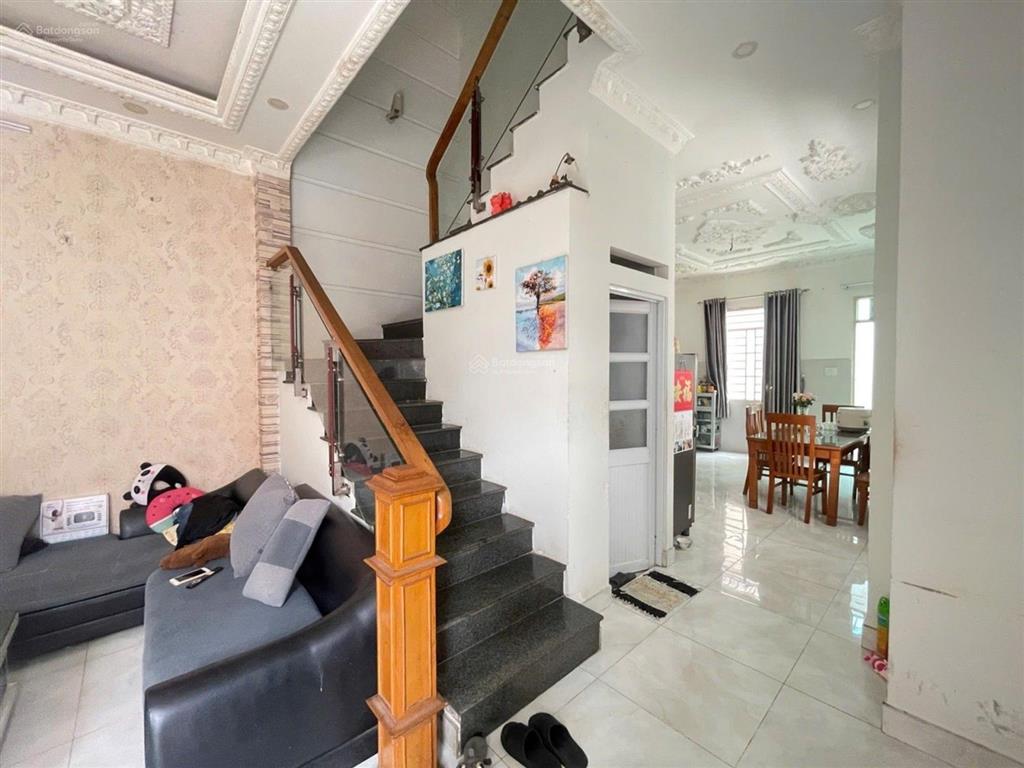 Chủ ngộp chốt nhanh.
nhà bè đào tông nguyên giá mới chỉ 4,1 tỷ. 2 tầng 74m2 hẻm thông kdc thusun