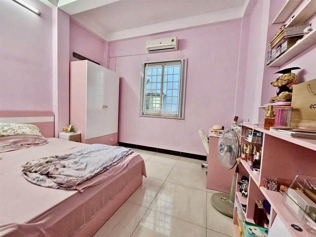 Chủ ngộp chốt nhanh.
nhà bè đào tông nguyên giá mới chỉ 4,1 tỷ. 2 tầng 74m2 hẻm thông kdc thusun