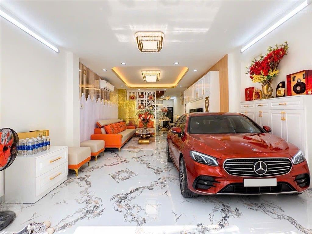 Nhà mới 3 tầng hxh thông kế bên cục thuế huỳnh tấn phát quận 7. dtsd  150m2 4pn . chỉ 8đ hơn