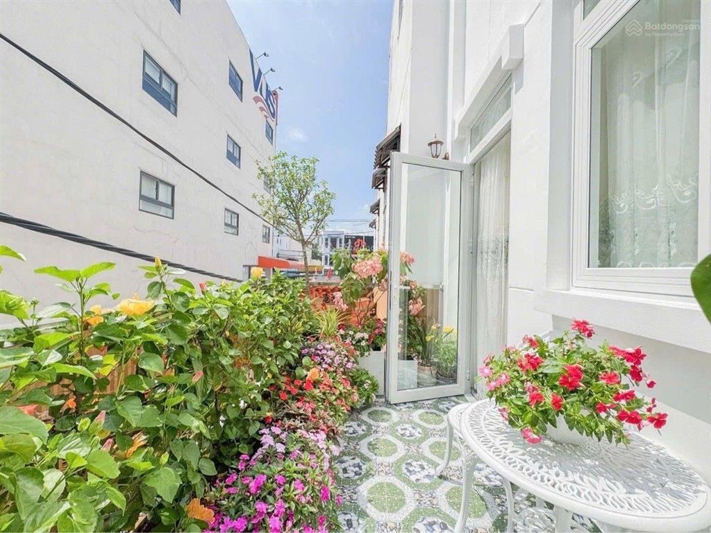 Nhà mới 3 tầng hxh thông kế bên cục thuế huỳnh tấn phát quận 7. dtsd  150m2 4pn . chỉ 8đ hơn
