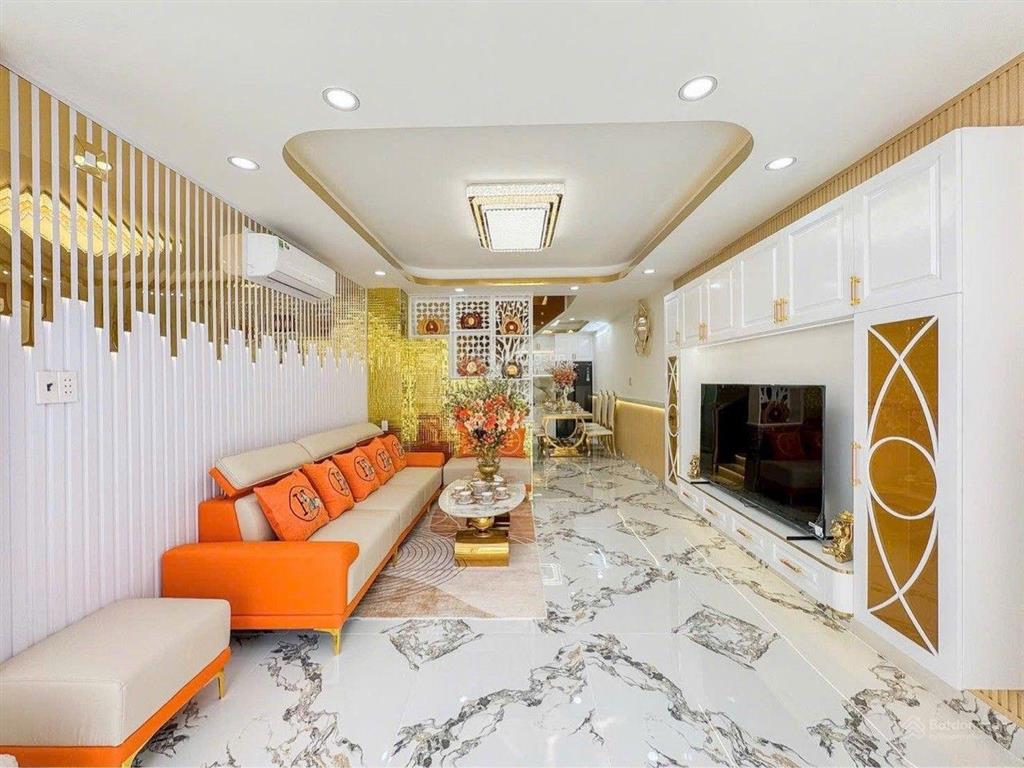 Nhà mới 3 tầng hxh thông kế bên cục thuế huỳnh tấn phát quận 7. dtsd  150m2 4pn . chỉ 8đ hơn