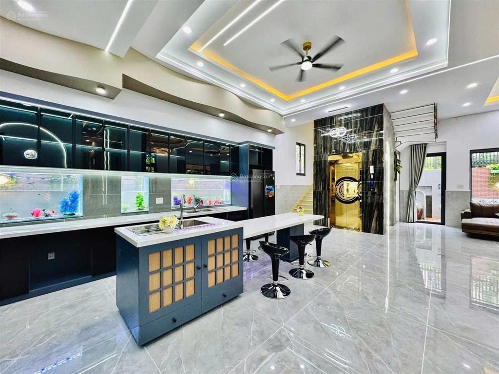 Biệt thự, hẻm 8m  khu vip tân sơn nhì  8x13m, 3 tầng  cam kết chuẩn 100%