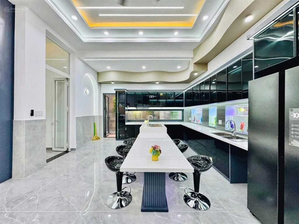 Biệt thự, hẻm 8m  khu vip tân sơn nhì  8x13m, 3 tầng  cam kết chuẩn 100%