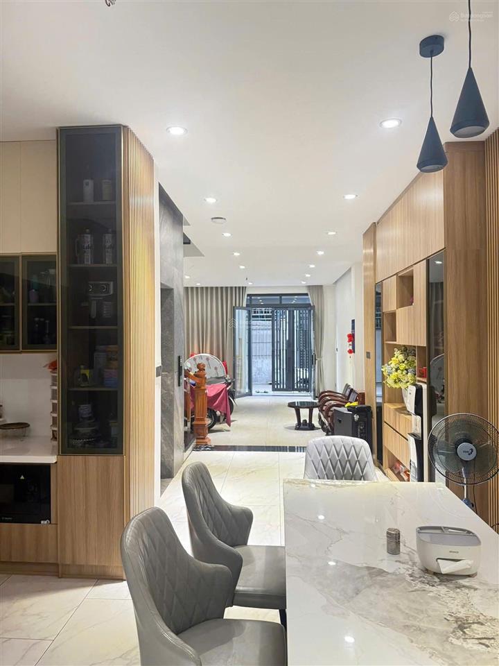 Nhà đẹp, hẻm 8m  khu vip k300  5 tầng, 6x14  cho thuê 40tr/tháng