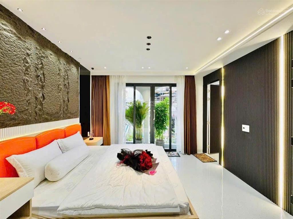 Nhà đẹp, hẻm 8m  khu vip nguyễn thái bình  5 tầng, 6x13m  cho thuê 35tr/tháng