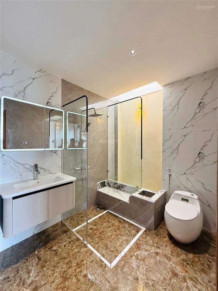 Nhà đẹp, hẻm 8m  khu vip nguyễn thái bình  5 tầng, 6x13m  cho thuê 35tr/tháng