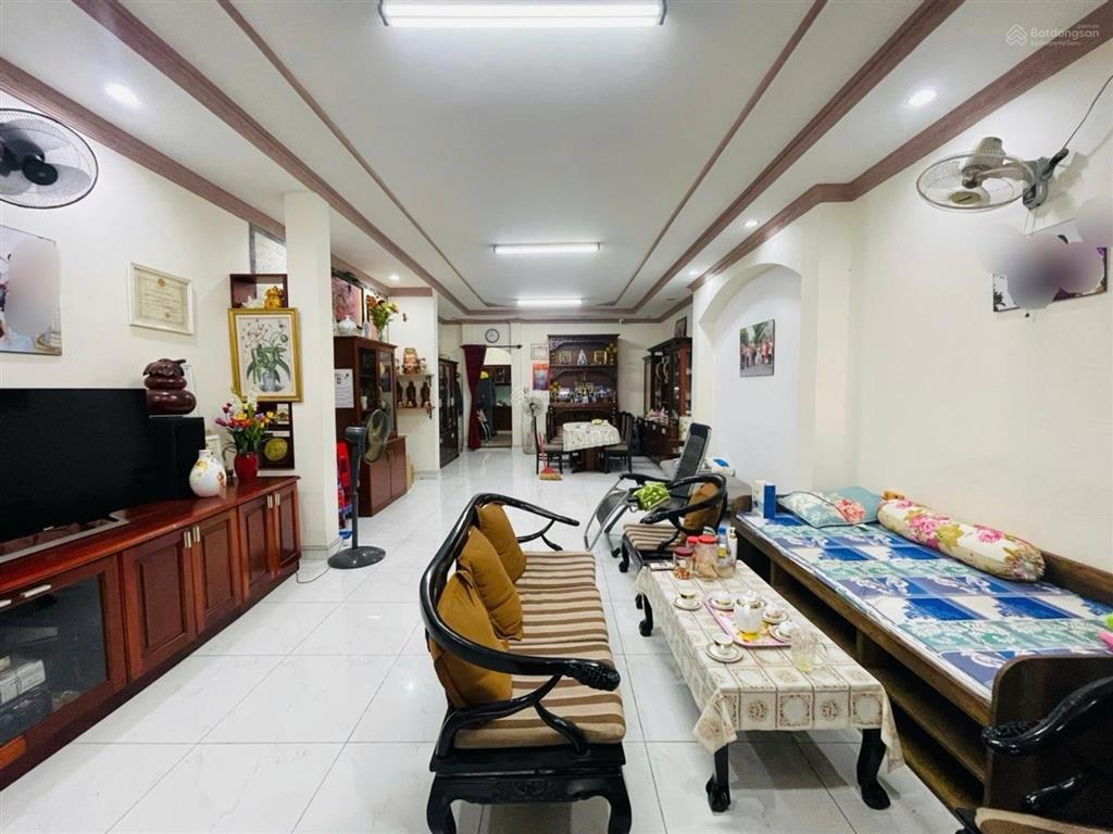 Hàng hiếm cư xá ngân hàng phạm văn hai, tân bình