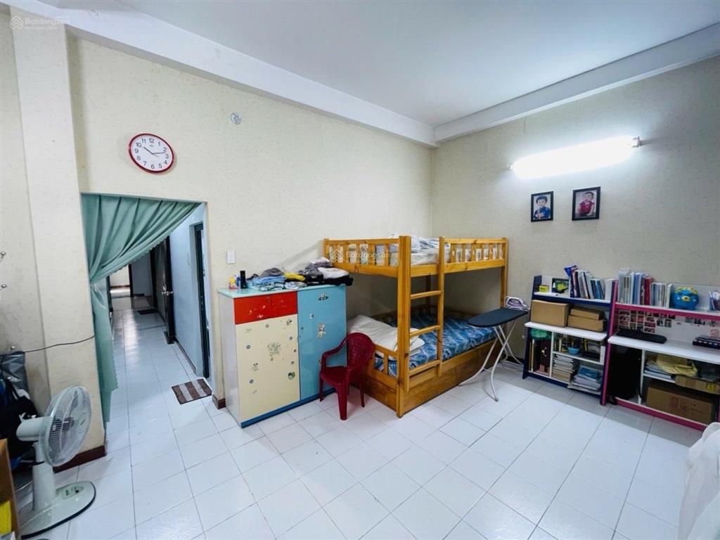 Hàng hiếm cư xá ngân hàng phạm văn hai, tân bình