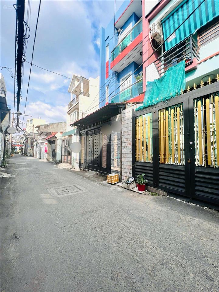 Bán gấp giá tốt nhà cc  hẻm thông xe hơi tân hương  đúc 3.5 tấm kiên cố, 4pn, 3wc