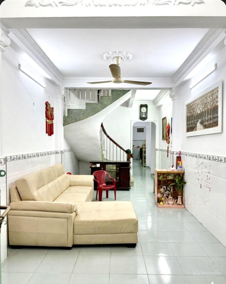 Bá nhà 7.5 tỷ nhà 3 tầng 70m2 sát chợ rạch ông quận8