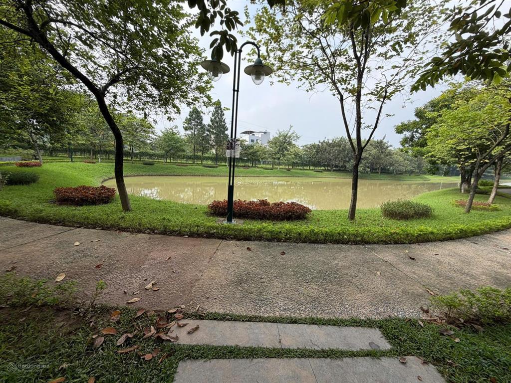 Bán biệt thự kdt lakeside villas mailand hanoi 270m2 230 triệu/m2, 3 bước ra hồ