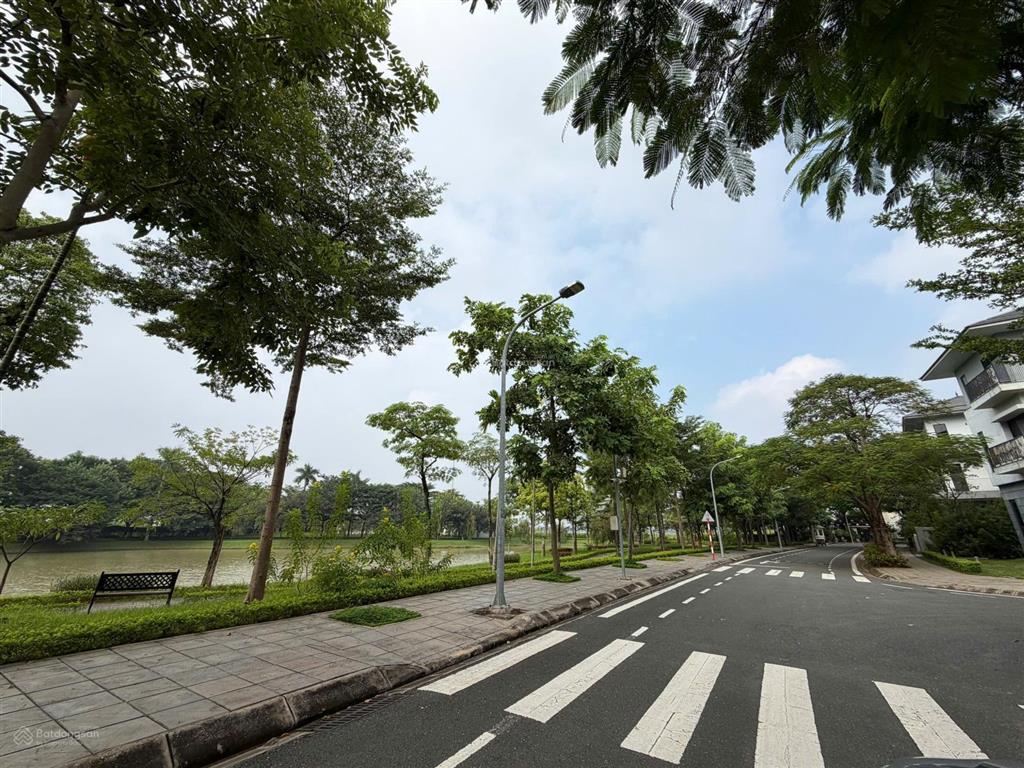 Bán biệt thự kdt lakeside villas mailand hanoi 270m2 230 triệu/m2, 3 bước ra hồ