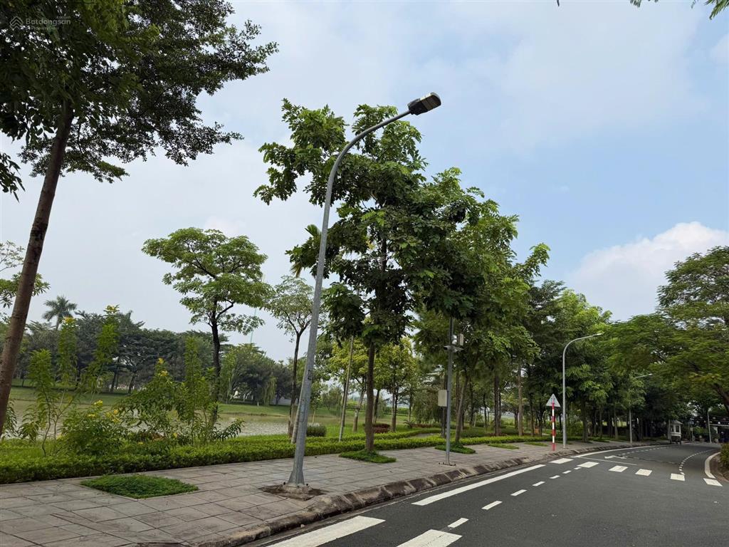 Bán biệt thự kdt lakeside villas mailand hanoi 270m2 230 triệu/m2, 3 bước ra hồ