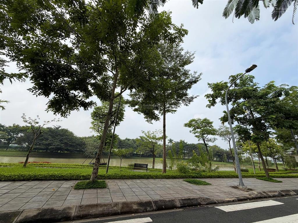 Bán biệt thự kdt lakeside villas mailand hanoi 270m2 230 triệu/m2, 3 bước ra hồ