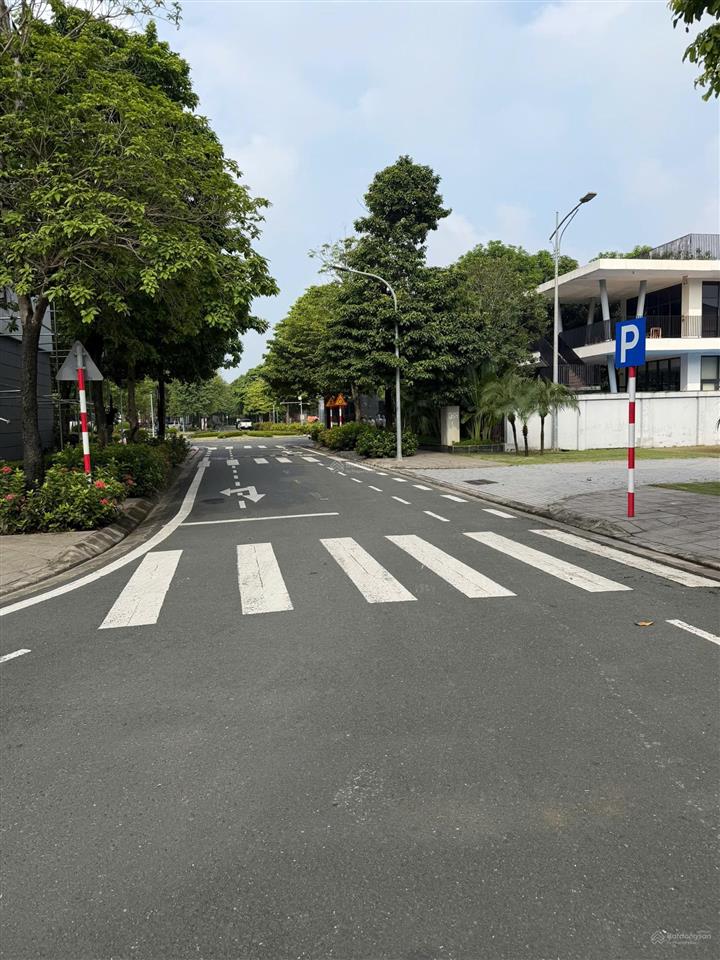 Bán biệt thự kdt lakeside villas mailand hanoi 270m2 230 triệu/m2, 3 bước ra hồ