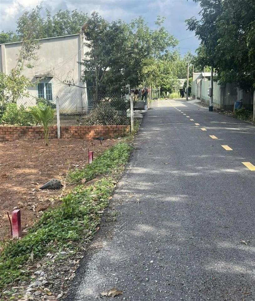 Đất mặt tiền 8x50 400m2 sổ riêng có thổ cư 600tr đối diện uỷ ban xã tân hiệp