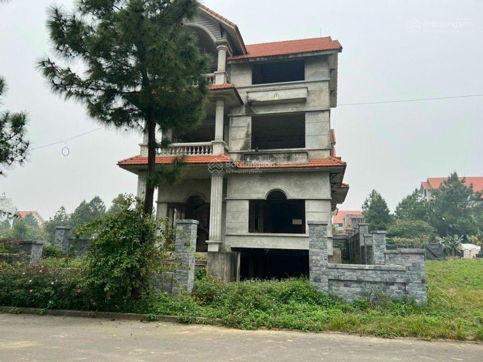 Chính chủ bán lô 400m2, hướng đẹp, không lỗi lầm, giá 72 tr/m2 đất, vị trí đẹp