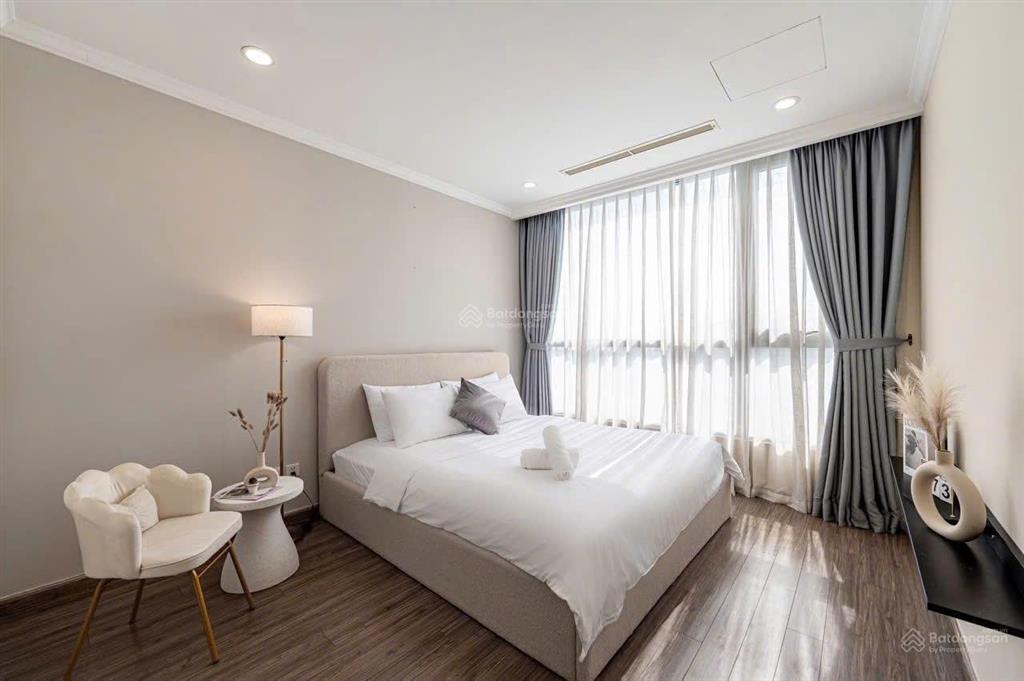 Cho thuê cc oriental plaza 685 âu cơ, 11 triệu vnd, 85m2, 2pn, 2wc.  0932 132 *** gặp hiển