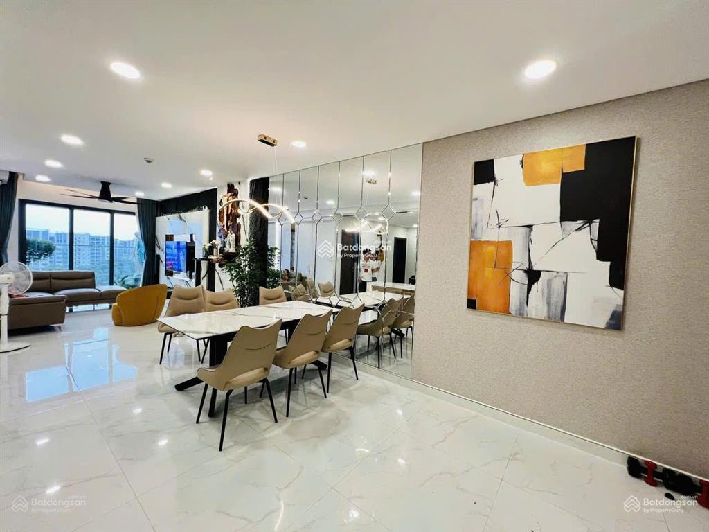 Bán chcc 3pn, 2wc, giá siêu hời 8,7 tỷ, 99m2 tại garden gate, q.phú nhuận. 0932 132 *** gặp hiển