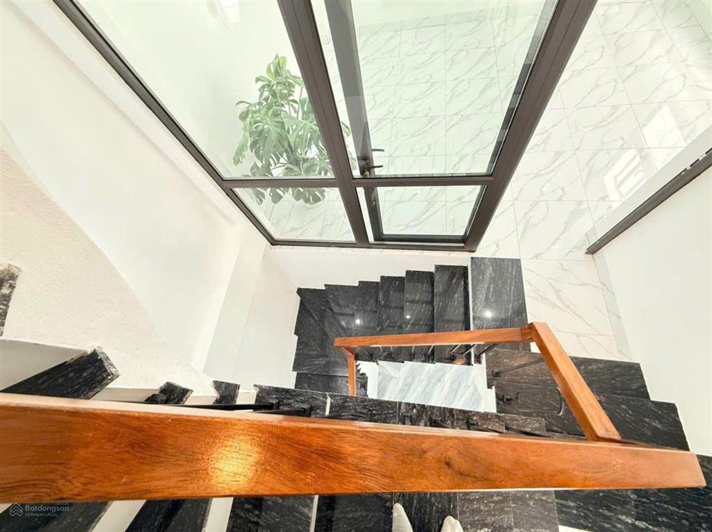 Chính chủ gửi bán lô góc 60m2 nhà mới 5 tầng 3 mặt thoáng phú lương hà đông 8ty3
