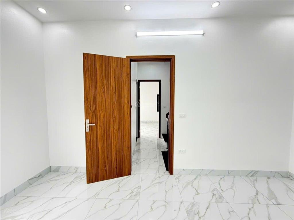 Chính chủ gửi bán lô góc 60m2 nhà mới 5 tầng 3 mặt thoáng phú lương hà đông 8ty3