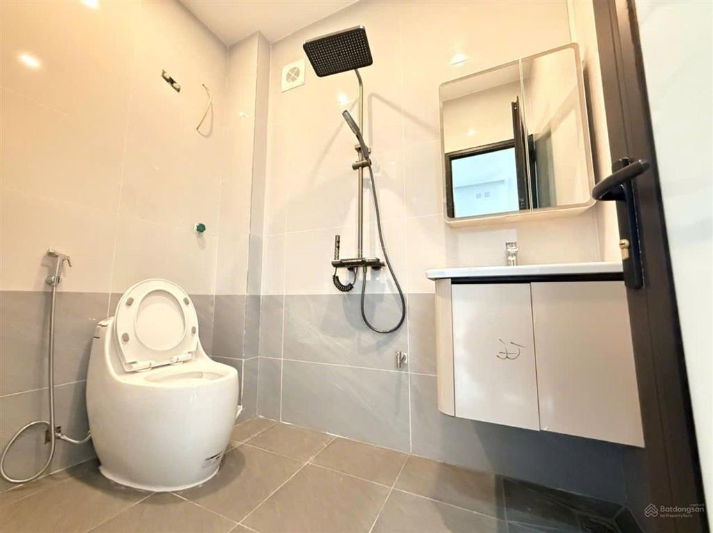 Chính chủ gửi bán lô góc 60m2 nhà mới 5 tầng 3 mặt thoáng phú lương hà đông 8ty3