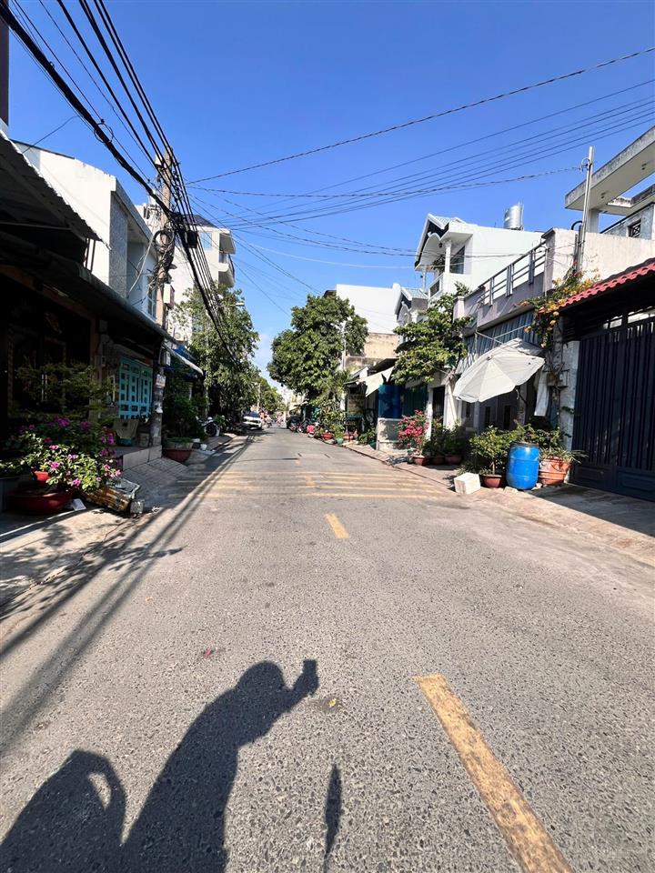 Mặt tiền đường số 13 (5x21m)  1 lầu  cách aeon mall 100m  dòng tiền 18tr/th  giá 9.35 tỷ