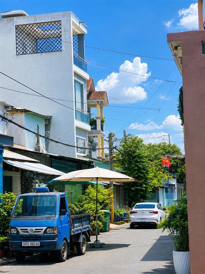 Bình tân  gần aeon bình tân  108m2 (ngang gần 5m)  nở hậu  tiện xây mới  giá chỉ 6