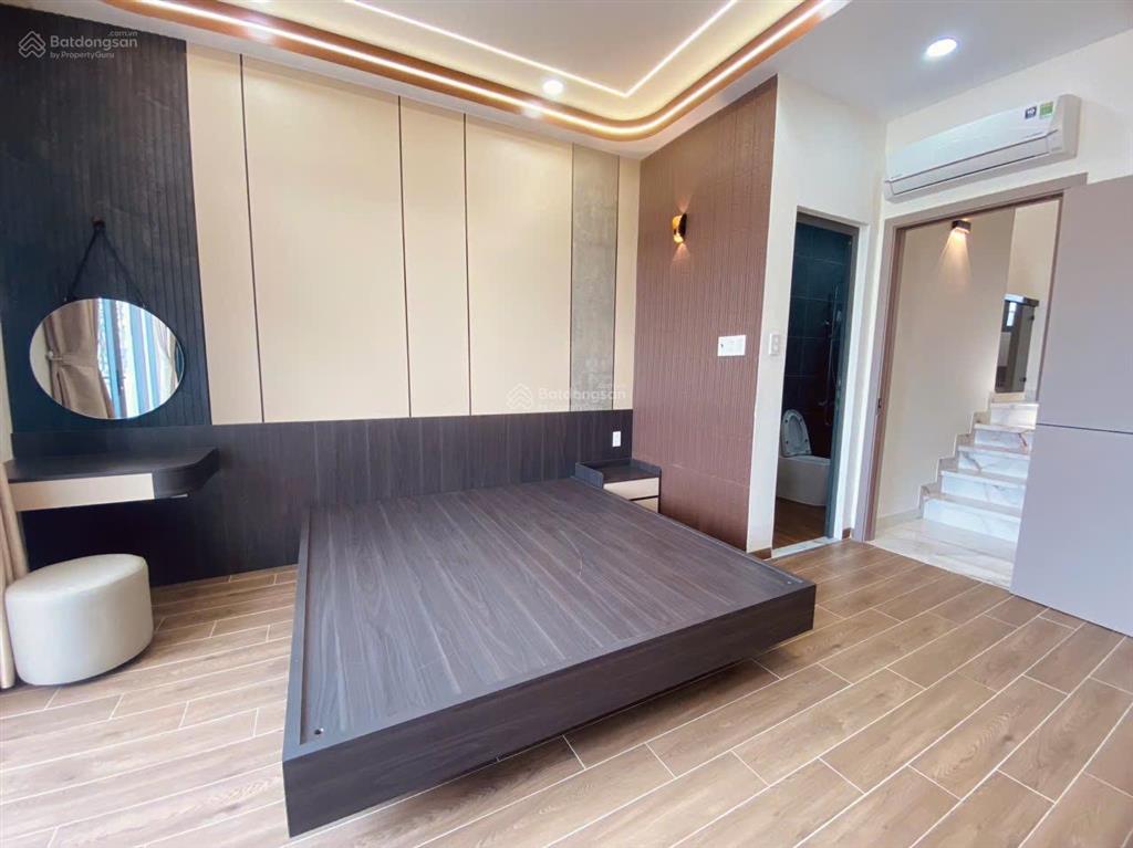 Bình tân (4 x 18) xe hơi ngủ trong nhà  thang máy  chủ gấp bán
