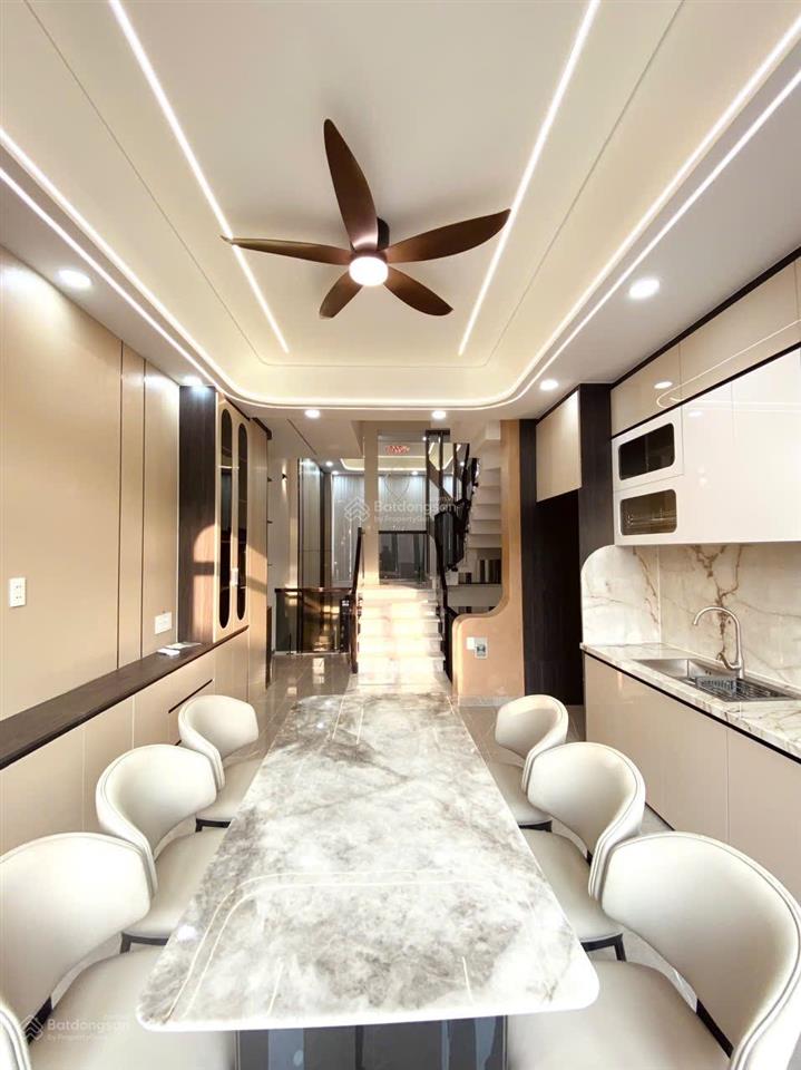 Bình tân (4 x 18) xe hơi ngủ trong nhà  thang máy  chủ gấp bán