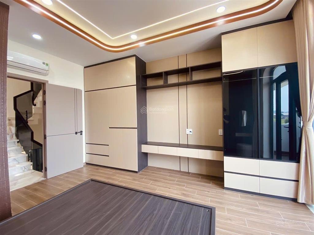 Bình tân (4 x 18) xe hơi ngủ trong nhà  thang máy  chủ gấp bán