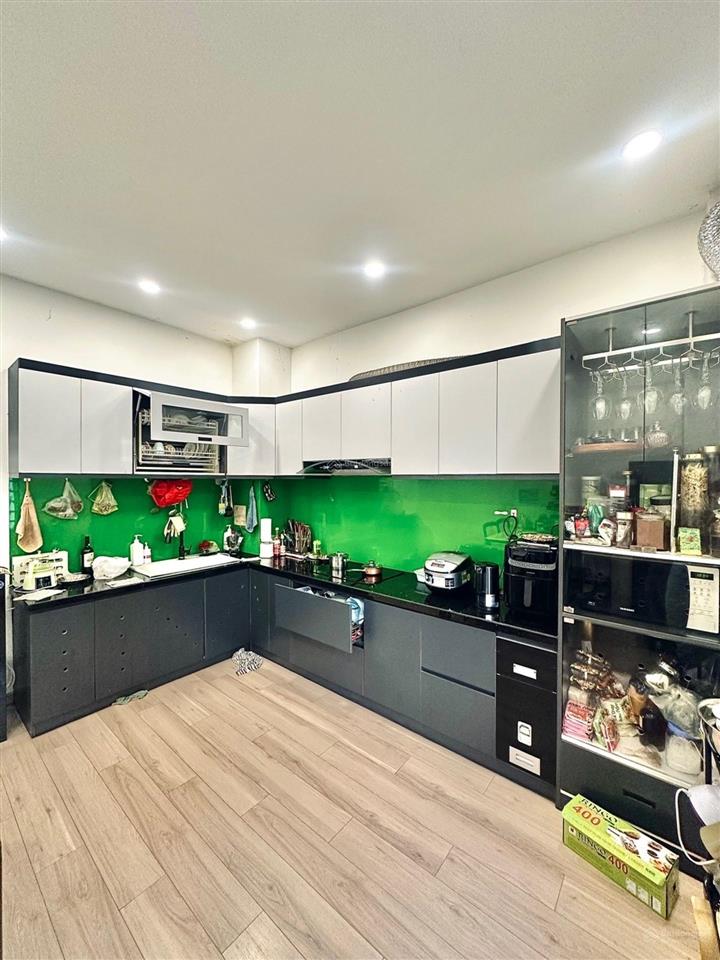Bình tân  hẻm nhựa xe tải 1 sẹc  104m2(4x26m)  tặng full nội thất  sổ vuông a4  chỉ 6.x tỷ