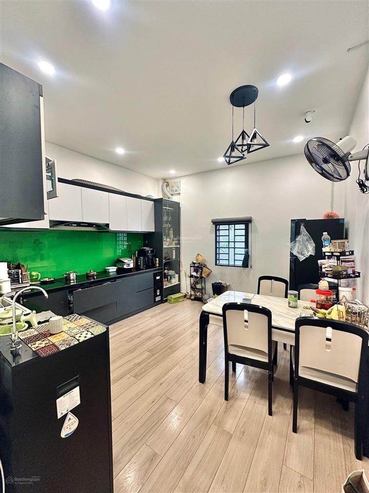 Bình tân  hẻm nhựa xe tải 1 sẹc  104m2(4x26m)  tặng full nội thất  sổ vuông a4  chỉ 6.x tỷ