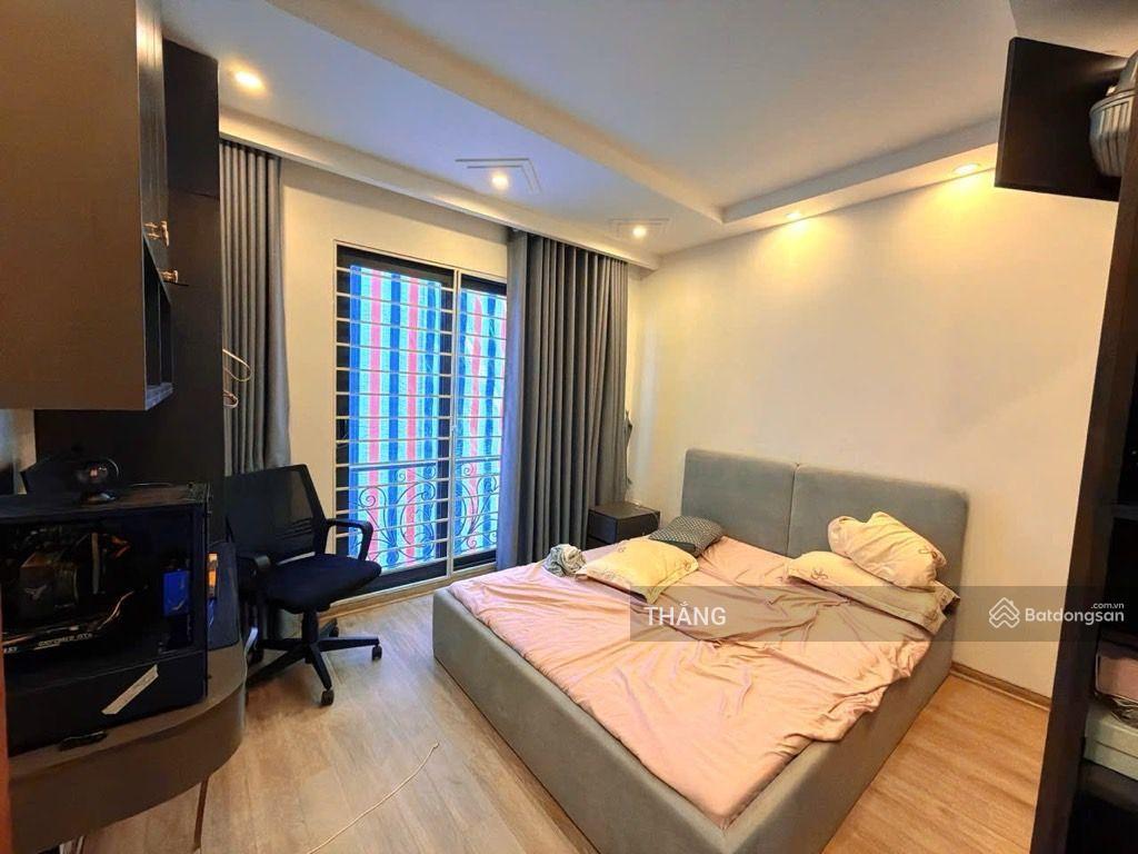 Hơn chục tỷ bán nhà lô góc phố lò đúc. hai bà trưng. 46m. 6t. mt 4,2m. ô tô con đỗ cửa. gần phố.