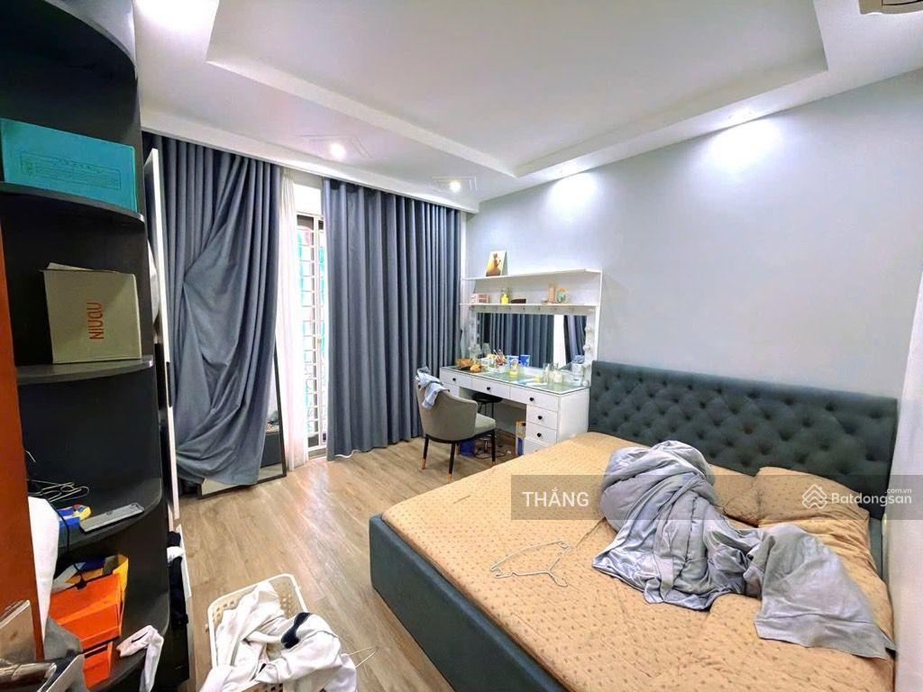 Hơn chục tỷ bán nhà lô góc phố lò đúc. hai bà trưng. 46m. 6t. mt 4,2m. ô tô con đỗ cửa. gần phố.