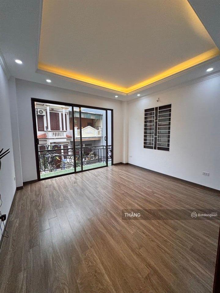 Cần bán gấp nhà phân lô đền lừ , xd45m, 5t. mt 4,2m. gara ô tô, thang máy chờ, giá tốt thương lượng