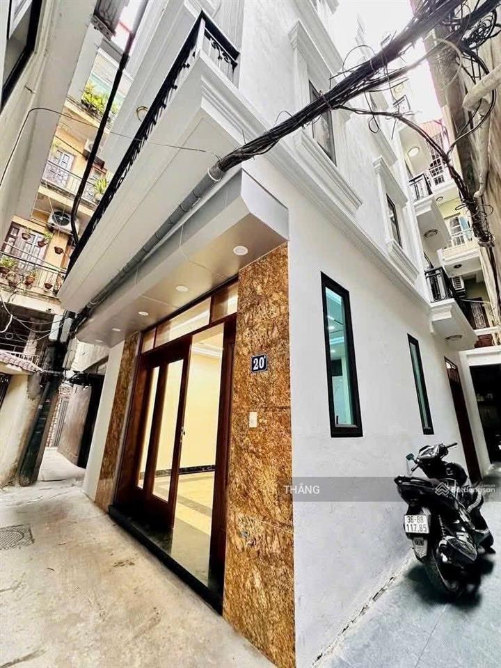 Cấn bán nhà lô góc phố cổ lò đúc. 44m.6t.mt 5,4m, thang máy. chỉ 10m ra mặt phố. hơn chục tỷ có bớt