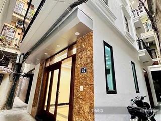 Cấn bán nhà lô góc phố cổ lò đúc. 44m.6t.mt 5,4m, thang máy. chỉ 10m ra mặt phố. hơn chục tỷ có bớt