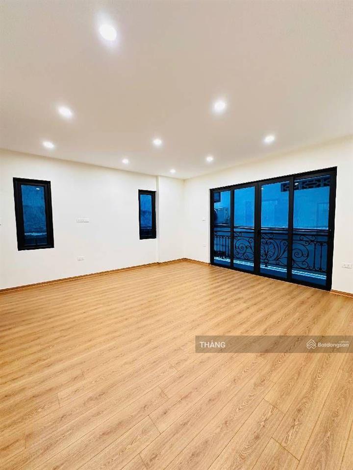 Cấn bán nhà lô góc phố cổ lò đúc. 44m.6t.mt 5,4m, thang máy. chỉ 10m ra mặt phố. hơn chục tỷ có bớt