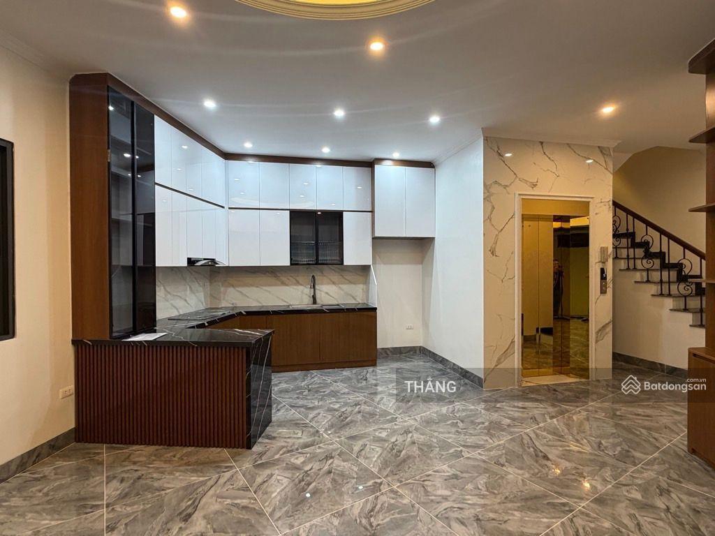 Cần bán nhà mặt ngõ ô tô đỗ cửa phố lạc trung, 56m, 5t. mt 5m.lô góc, kinh doanh, giá 15 tỷ có bớt