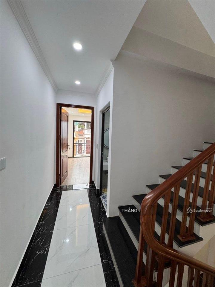 Chính chủ gửi bán căn lô góc phố lò đúc. 46m. 6t.mt 4,2m. ô tô đỗ cửa. ngõ thông. giá hơn chục tỷ.